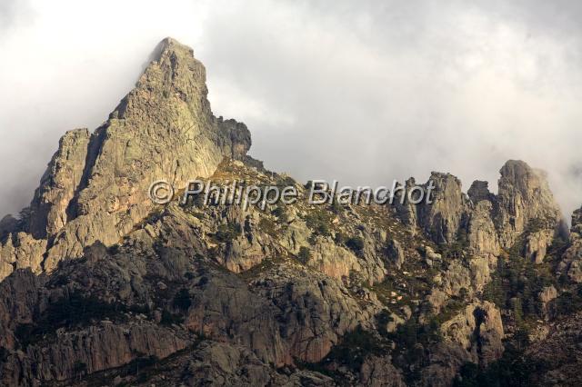 france corse 13.JPG - Aiguilles de Bavella au lever du soleilCorse